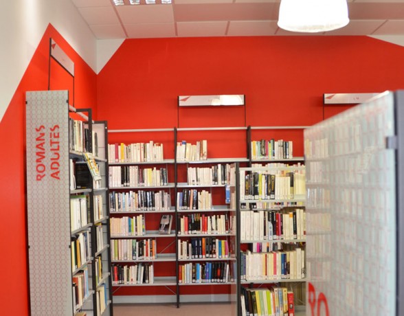 Signalétique réalisée par le collectif A4 designers pour la bibliothèque de Fontaine-d'Ouche à Dijon.